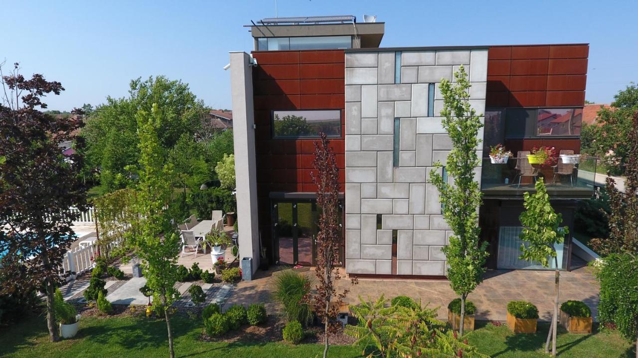 Kubiq Residence Giarmata ภายนอก รูปภาพ