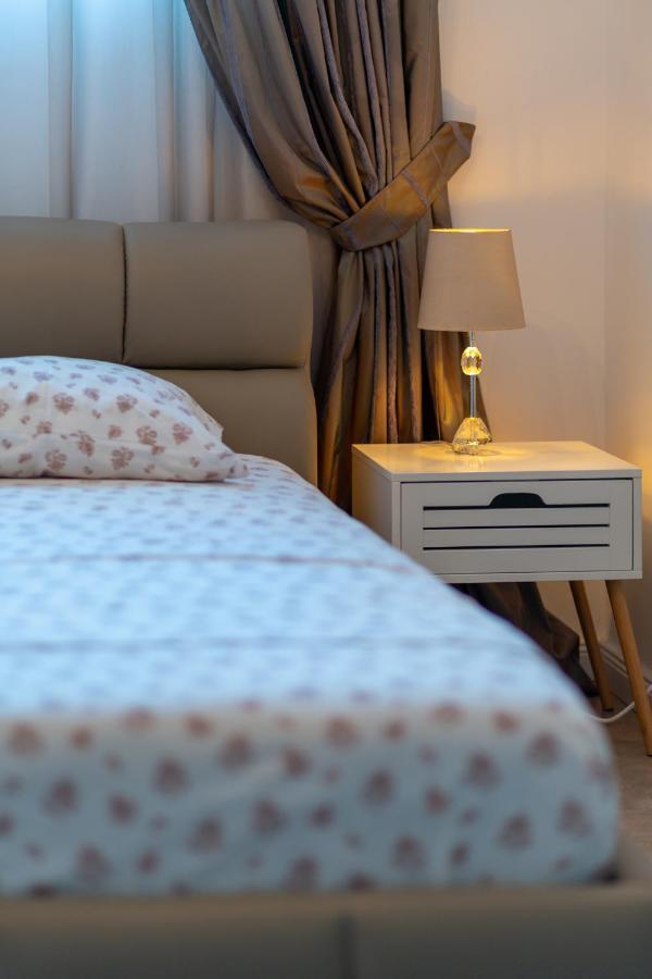 Kubiq Residence Giarmata ภายนอก รูปภาพ