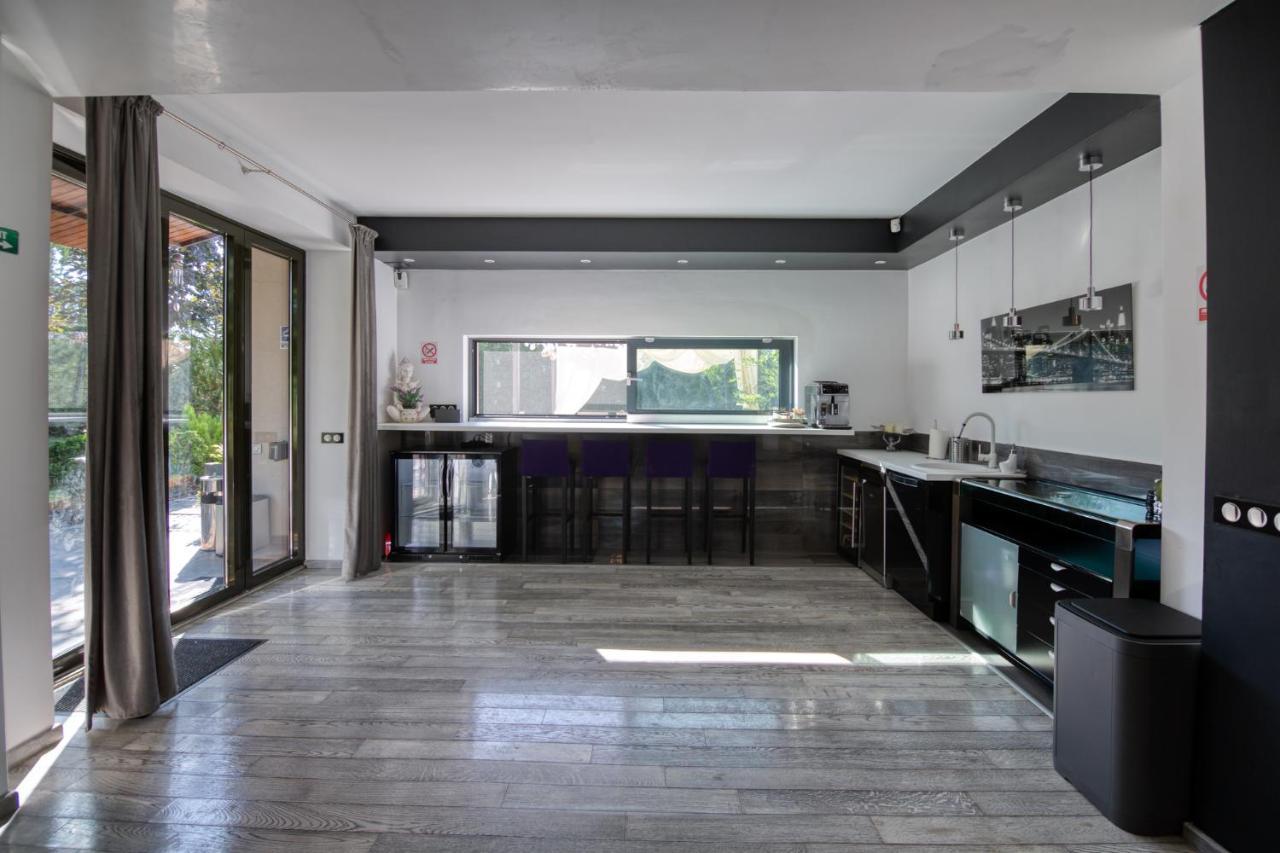 Kubiq Residence Giarmata ภายนอก รูปภาพ